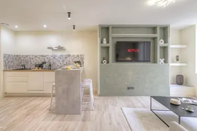 Cuisine ou kitchenette dans l'établissement La suite Guillaume, T2 cosy contemporain