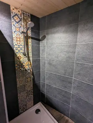 Salle de bains dans l'établissement les hirondelles du baudoy