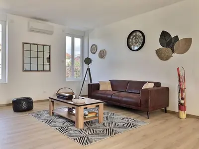 Coin salon dans l'établissement Appartement spacieux et lumineux proche gare