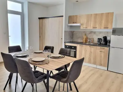 Cuisine ou kitchenette dans l'établissement Appartement spacieux et lumineux proche gare