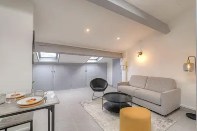 Coin salon dans l'établissement Le Cléret, Studio douillet sous les toits