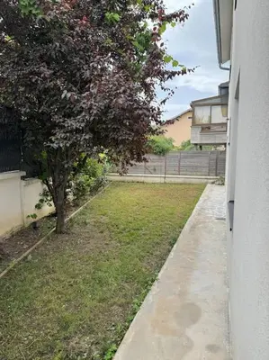 Jardin de l'établissement Maison avec Jardin Bron Centre Proche EUREXPO