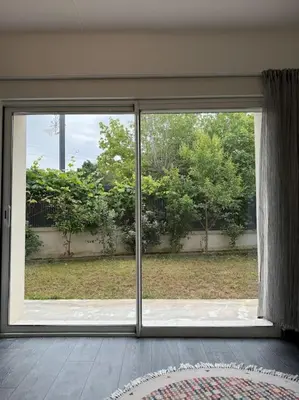 Jardin de l'établissement Maison avec Jardin Bron Centre Proche EUREXPO