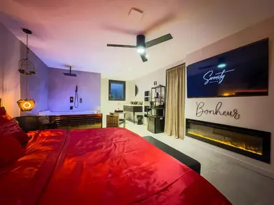 Télévision ou salle de divertissement dans l'établissement SERENITY Suite - Love room Bonheur