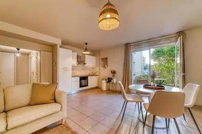 Cuisine ou kitchenette dans l'établissement L'Harmonie - Beau RDJ 2 pers - Tram T5