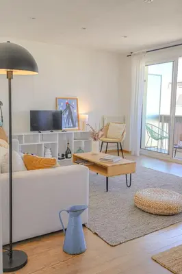 Télévision ou salle de divertissement dans l'établissement Charmant et Spacieux avec vue à 1 min de Tête d'Or