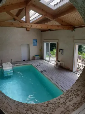 Piscine de l'établissement La hautcsur la colline ou située à proximité