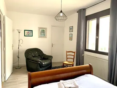 Coin salon dans l'établissement Maison de village avec extérieur