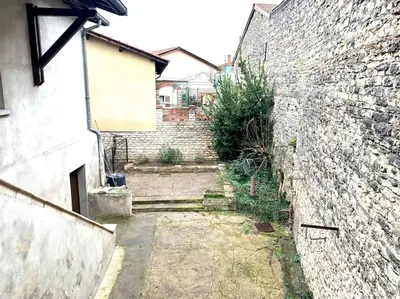 Jardin de l'établissement Maison de village avec extérieur