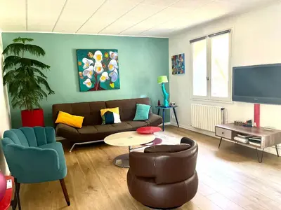 Télévision ou salle de divertissement dans l'établissement Au Cœur des Vignes