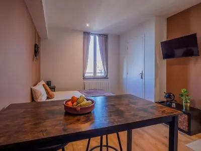 Télévision ou salle de divertissement dans l'établissement Le Cosy Shelby Proche gare 150m