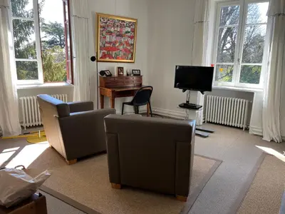 Télévision ou salle de divertissement dans l'établissement Saint Cyr