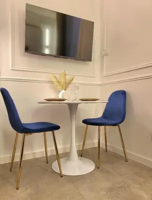 Télévision ou salle de divertissement dans l'établissement Golden Royal - Presqu'île Lyon, Élégant & Cosy