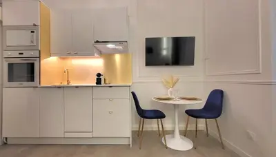 Cuisine ou kitchenette dans l'établissement Golden Royal - Presqu'île Lyon, Élégant & Cosy