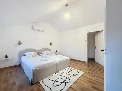 Un ou plusieurs lits dans un hébergement de l'établissement Spacieuse et Elégante Maison de ville