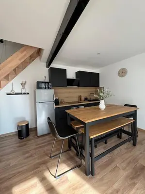 Cuisine ou kitchenette dans l'établissement Spacieuse et Elégante Maison de ville