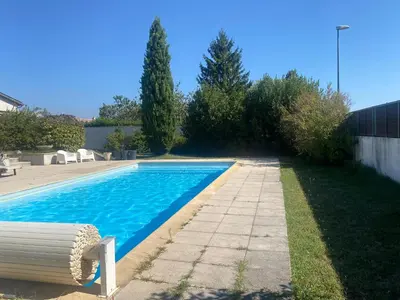 Piscine de l'établissement Charmante Maisonnette au calme, proche de Lyon ou située à proximité