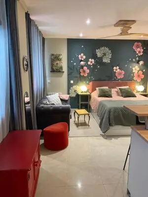 Un ou plusieurs lits dans un hébergement de l'établissement Studio chic et romantique Lyon