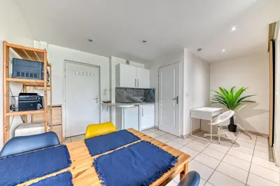 Cuisine ou kitchenette dans l'établissement Apartment - 4P - Villeurbanne