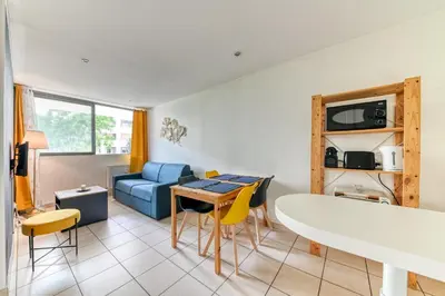 Cuisine ou kitchenette dans l'établissement Apartment - 4P - Villeurbanne