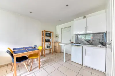 Cuisine ou kitchenette dans l'établissement Apartment - 4P - Villeurbanne