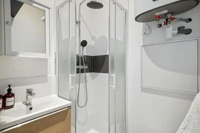 Salle de bains dans l'établissement La Studette - Deux pas du quartier Gratte-Ciel