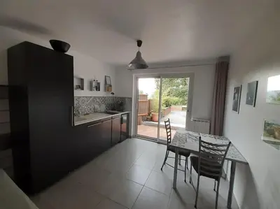 Cuisine ou kitchenette dans l'établissement Studio 2 personnes au calme dans le Pilat