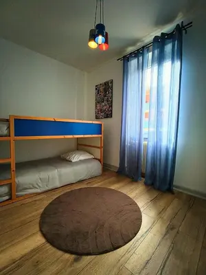 Un ou plusieurs lits dans un hébergement de l'établissement Maison vue sur le Rhône à proximité du port