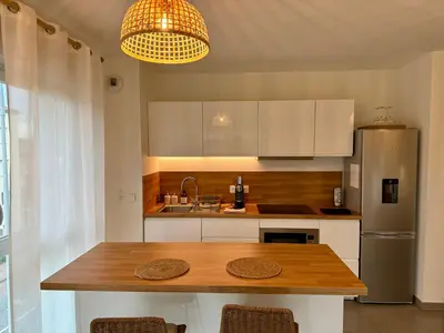 Cuisine ou kitchenette dans l'établissement T3 avec balcon et parking privé