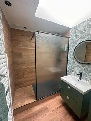 Salle de bains dans l'établissement Petite maison de village 2