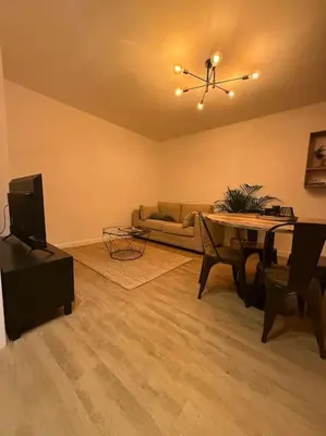 Télévision ou salle de divertissement dans l'établissement Appartement spacieux