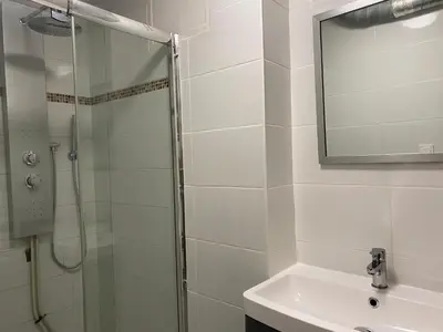 Salle de bains dans l'établissement Logement centre ville Chalamont