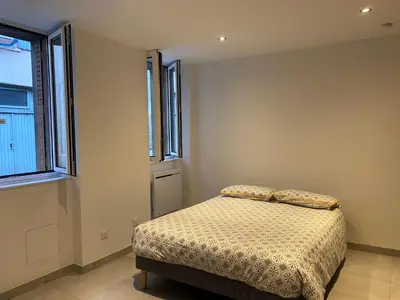 Un ou plusieurs lits dans un hébergement de l'établissement Logement centre ville Chalamont