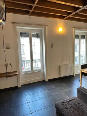 Coin salon dans l'établissement rue Laporte