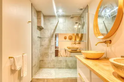 Salle de bains dans l'établissement Le Bohème - Climatisé - Superbe T2 centre village