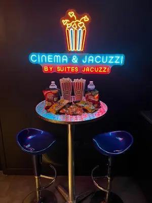 Plan de l'établissement Cinéma & Jacuzzi
