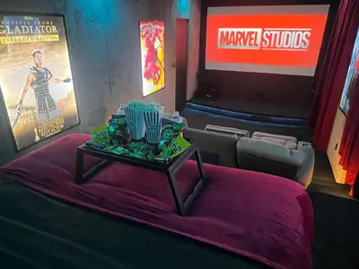Coin salon dans l'établissement Cinéma & Jacuzzi