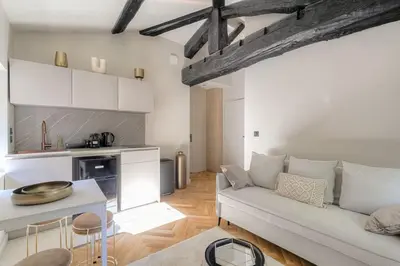 Cuisine ou kitchenette dans l'établissement Studio calme et bien équipé, Saint-Didier