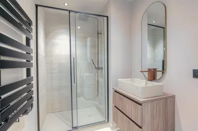 Salle de bains dans l'établissement Studio calme et bien équipé, Saint-Didier