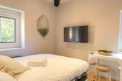 Un ou plusieurs lits dans un hébergement de l'établissement Studio calme et bien équipé, Saint-Didier