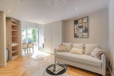 Coin salon dans l'établissement Charmant appartement en duplex pour 4, St-Didier