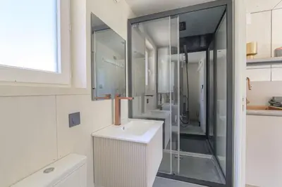 Salle de bains dans l'établissement Tiny-house atypique, 4 personnes, Saint-Didier
