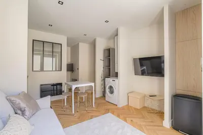Télévision ou salle de divertissement dans l'établissement Studio with sleeping area for 4, Saint-Didier