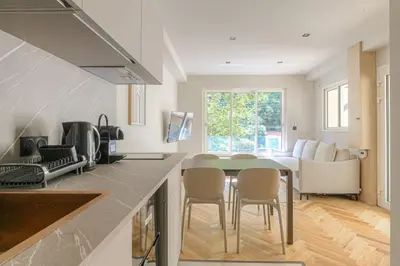 Cuisine ou kitchenette dans l'établissement T2 moderne pour 4 - St-Didier-au-Mont-d'Or