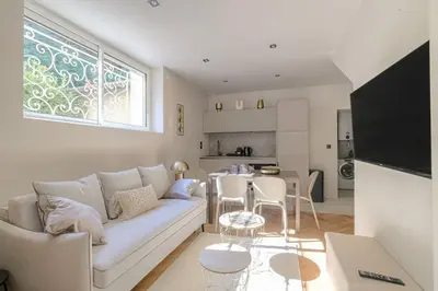Télévision ou salle de divertissement dans l'établissement Joli appartement T2, bien équipé, Saint-Didier