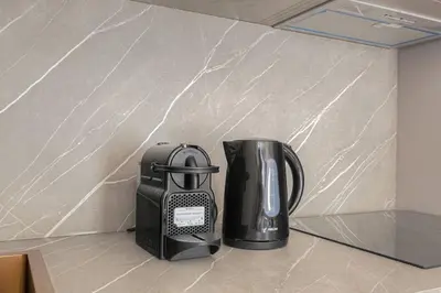 Plateau bouilloire dans l'établissement Joli appartement T2, bien équipé, Saint-Didier