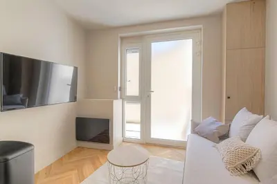 Télévision ou salle de divertissement dans l'établissement Bright and comfortable studio, Saint-Didier