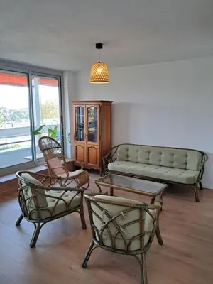 Coin salon dans l'établissement Appartement T4 Lyon 9