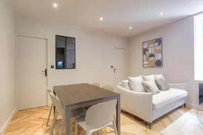 Coin salon dans l'établissement Superbe appartement, deux chambres, St-Didier