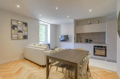 Cuisine ou kitchenette dans l'établissement Superbe appartement, deux chambres, St-Didier